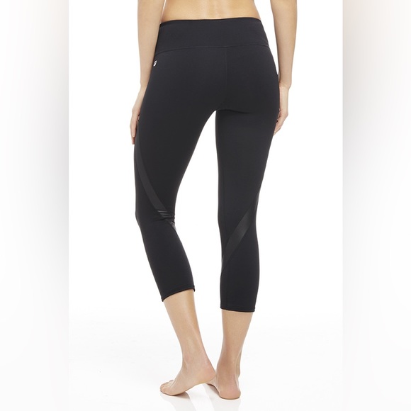 Fabletics Corfu Capri black leggings size M activewear - Picture 2 of 9